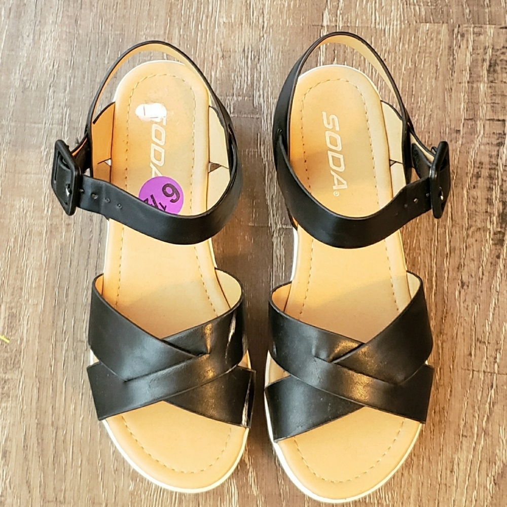 Soda sandals